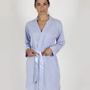 Bata de mujer estilo clásico