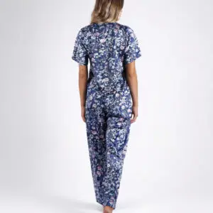 Pijama de verano abierto de mujer. Pijama de mujer de raso de manga corta.