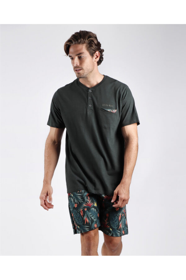 Pijama de hombre de verano de manga corta y pantalón corto con estampado tropical. Pijamas Antonio Miro